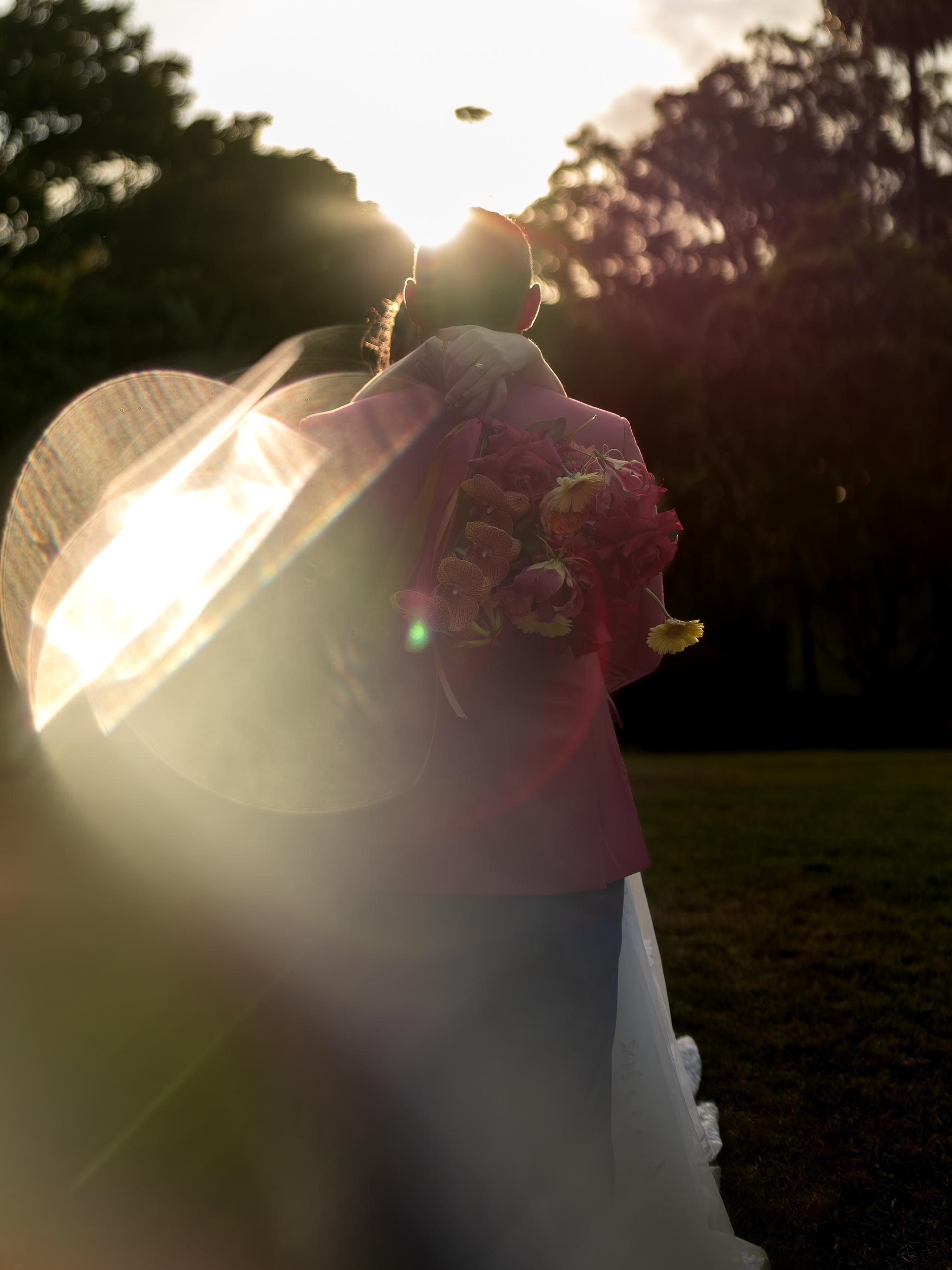 Worried About Bright Sun? Here's 5 Ways How Expert Wedding Photographers Get Amazing Shots