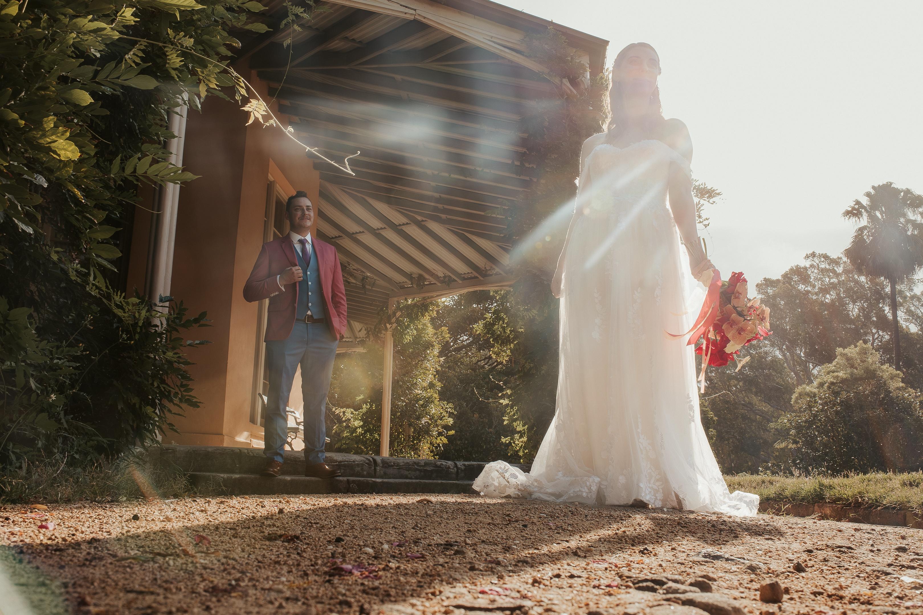 Worried About Bright Sun? Here's 5 Ways How Expert Wedding Photographers Get Amazing Shots