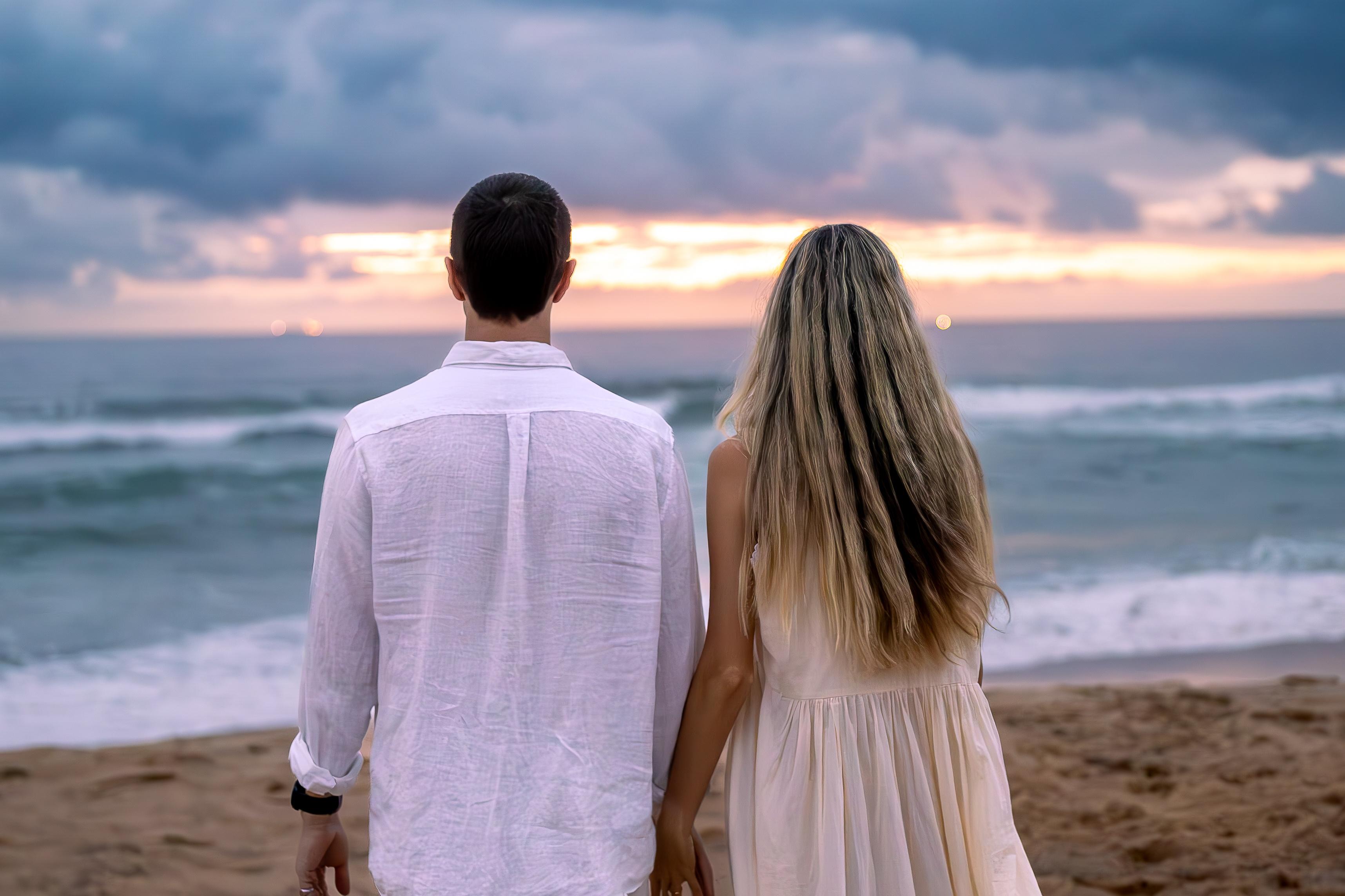 Sunrise Romance - Olivia & Will's Dreamy Glenrock Beach and Hickson Street Lookout Engagement Shoot